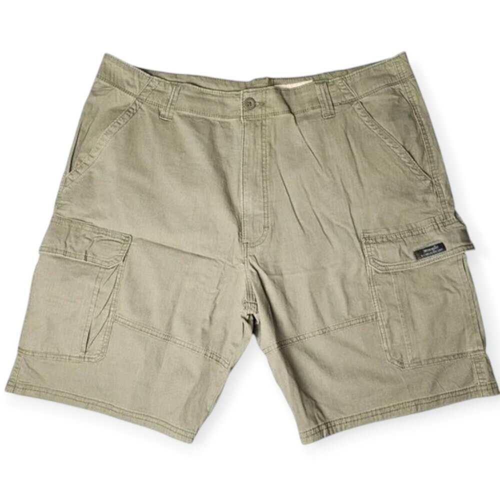 NWT Wrangler Men’s 42 Regular Taper Olive Cargo Shorts 9” Inseam